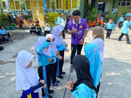 SD Negeri Yogyakarta Haornas Lomba Gobak Sodor