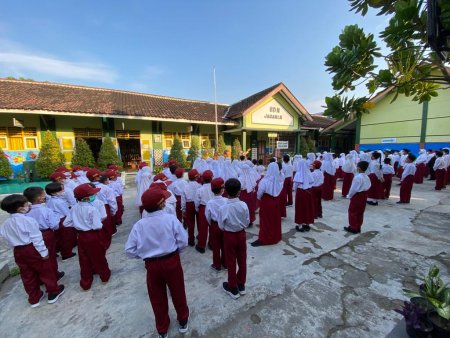 SD Negeri Yogyakarta Hari Pertama MPLS