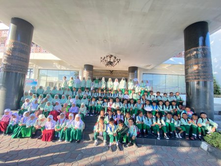 SD Negeri Yogyakarta Masa Pengenalan Lingkungan Sekolah visit ke Perpusda DIY