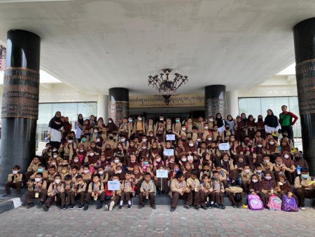 SD Negeri Yogyakarta MPLS hari Ketiga, berkunjung ke Perpusda DIY