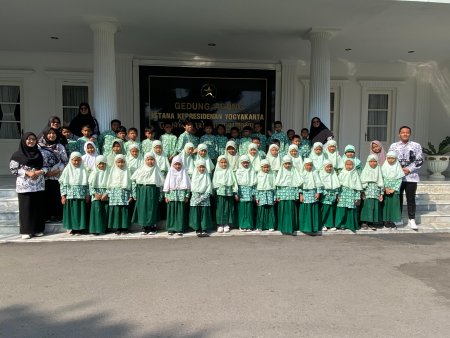 SD Negeri Yogyakarta MPLS kunjungan ke Gedung Istana Negara 