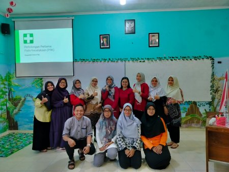 SD Negeri Yogyakarta Sosialisasi P3K bekerjasama dengan dokter Ririn Puskesmas Banguntapan 3