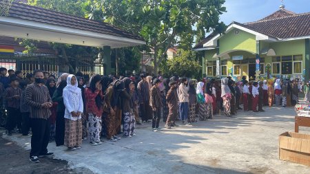SD Negeri Yogyakarta Upacara Hari Pendidikan Nasional 2 Mei 2023 di SD Jaranan